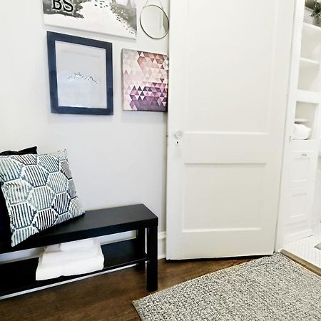 Local Hotspot Shelter In Place Here! Dallas Bagian luar foto