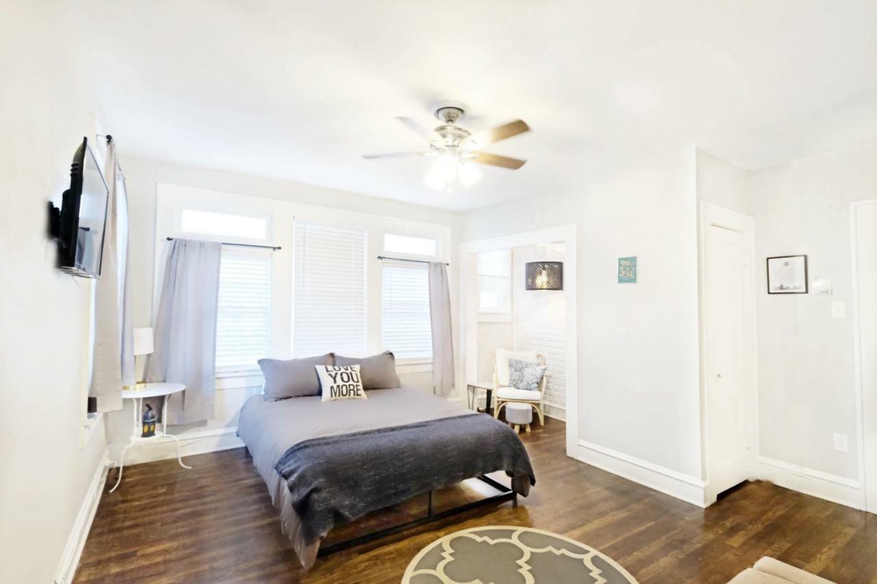 Local Hotspot Shelter In Place Here! Dallas Bagian luar foto